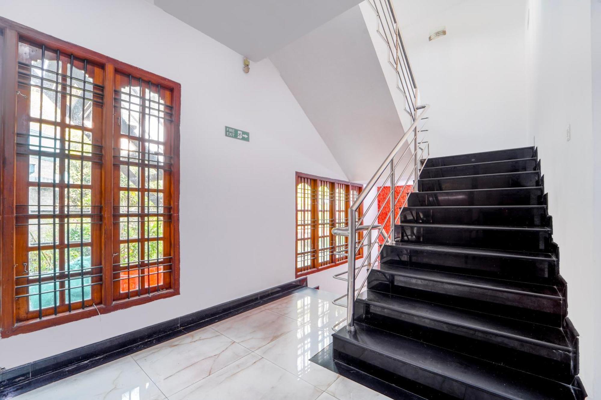 Super Townhouse City Center Ernakulam Kochi Exterior foto
