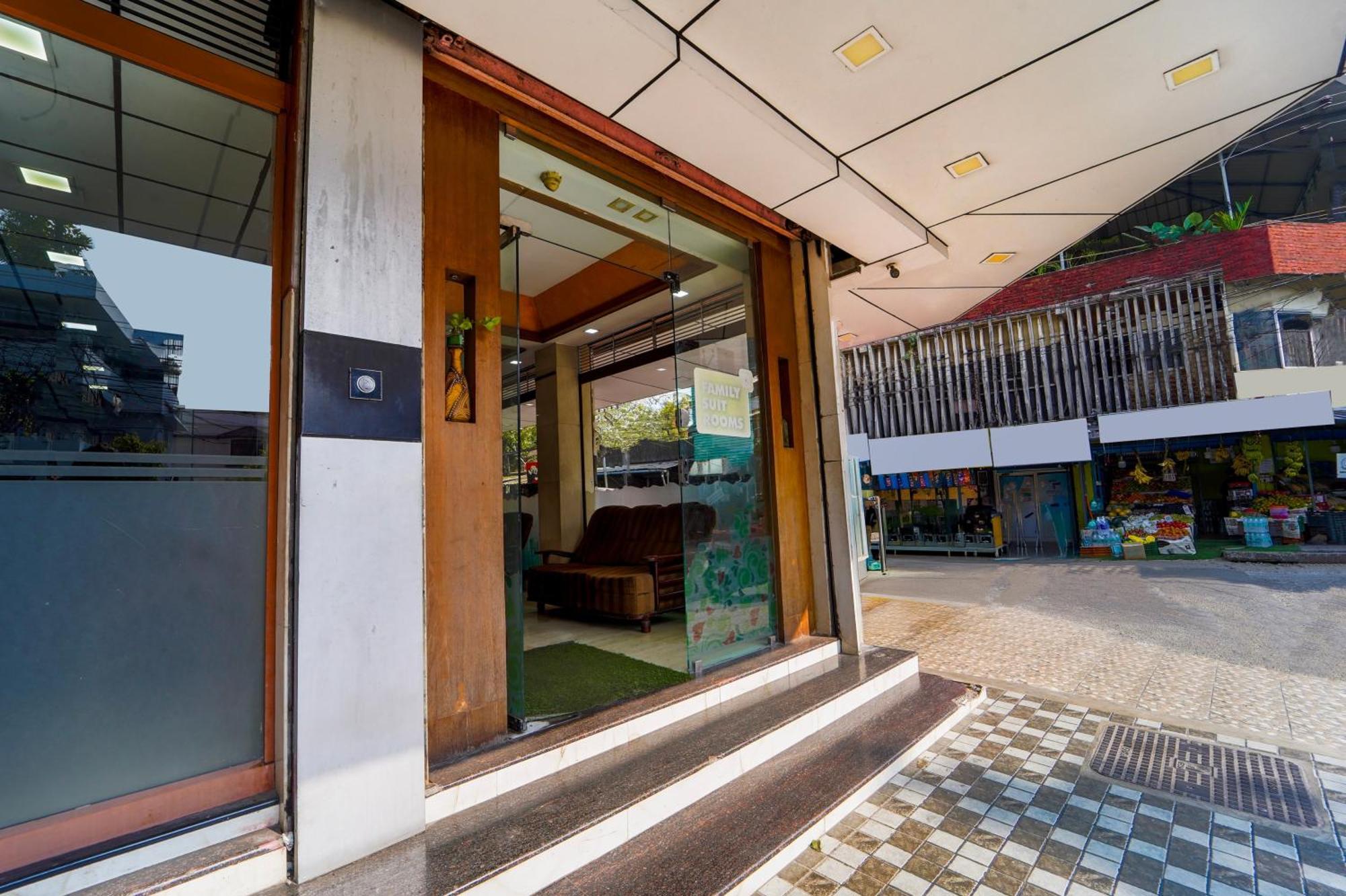 Super Townhouse City Center Ernakulam Kochi Exterior foto